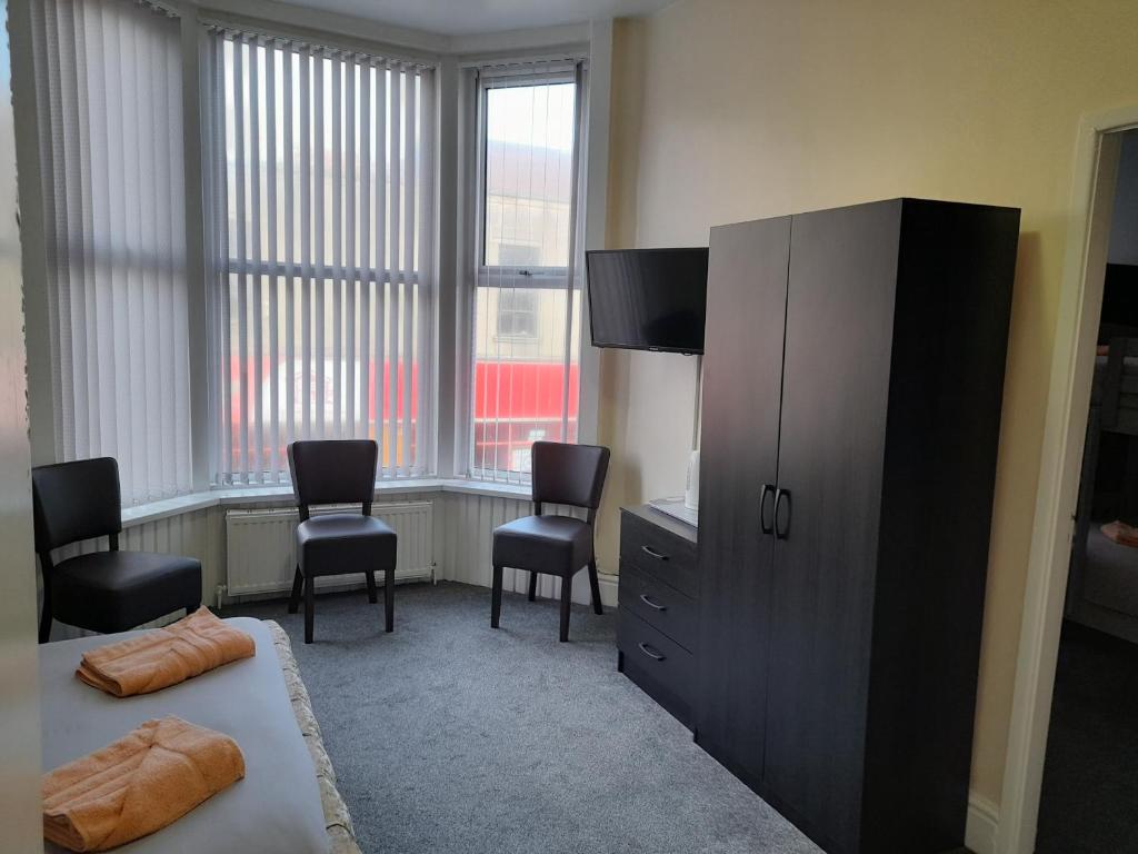 NIRO's Hotel room 1