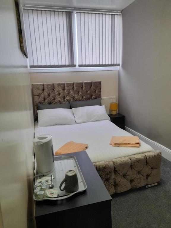 NIRO's Hotel room 6